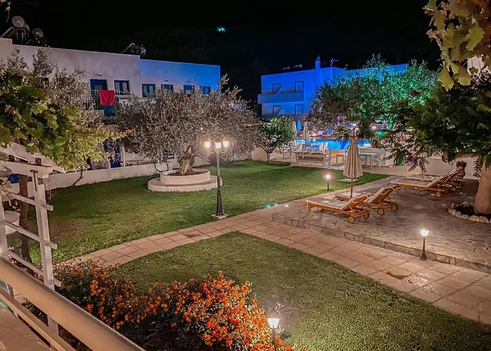 林多斯雅典娜公寓